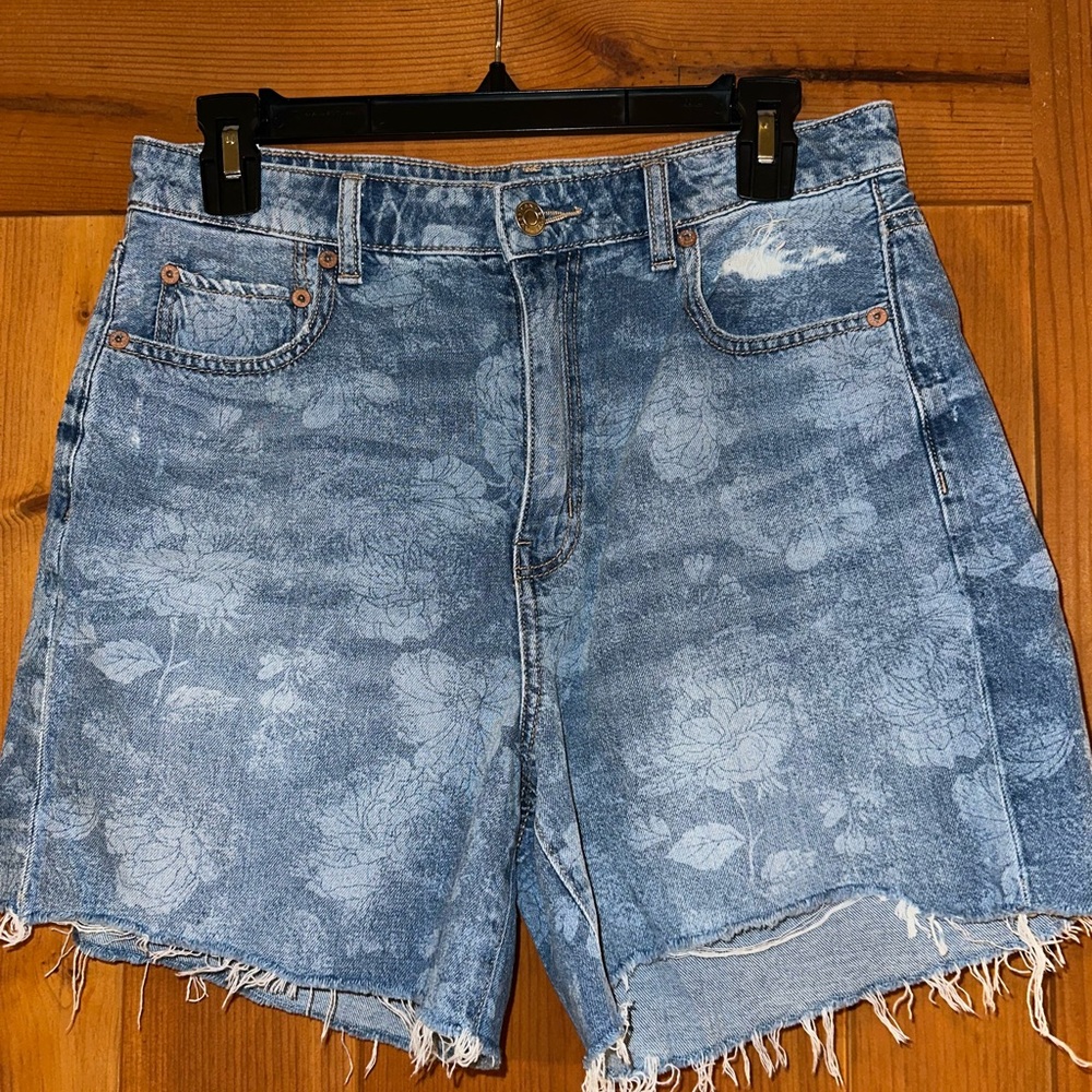 Floral Denim Women Shorts-American Eagle never worn but washed